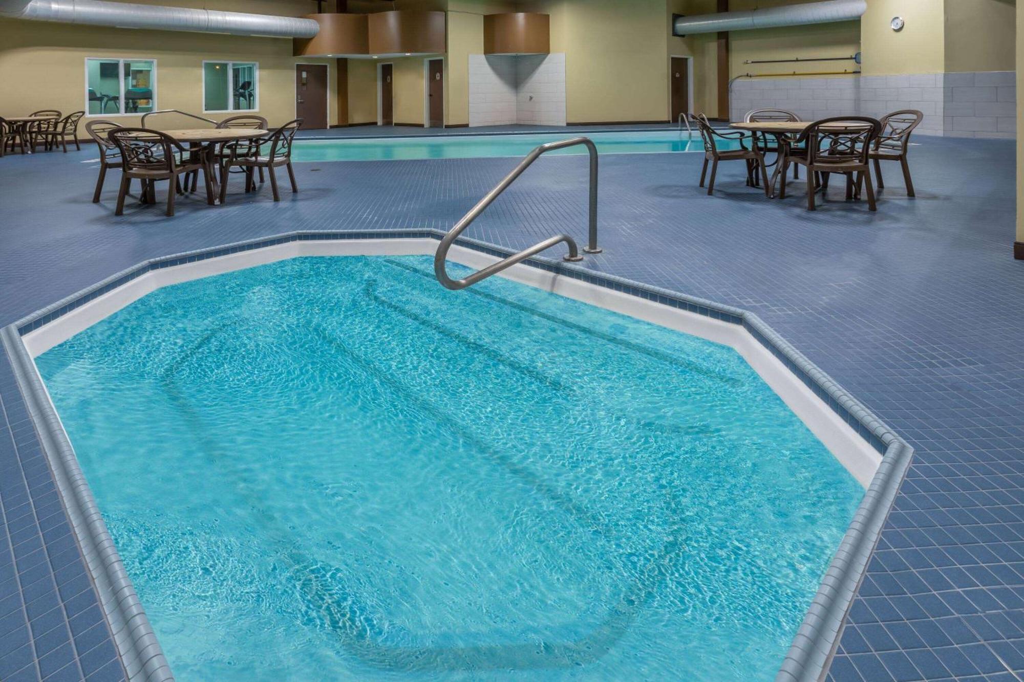 Microtel Inn & Suites By Wyndham - Timmins Exterior photo
