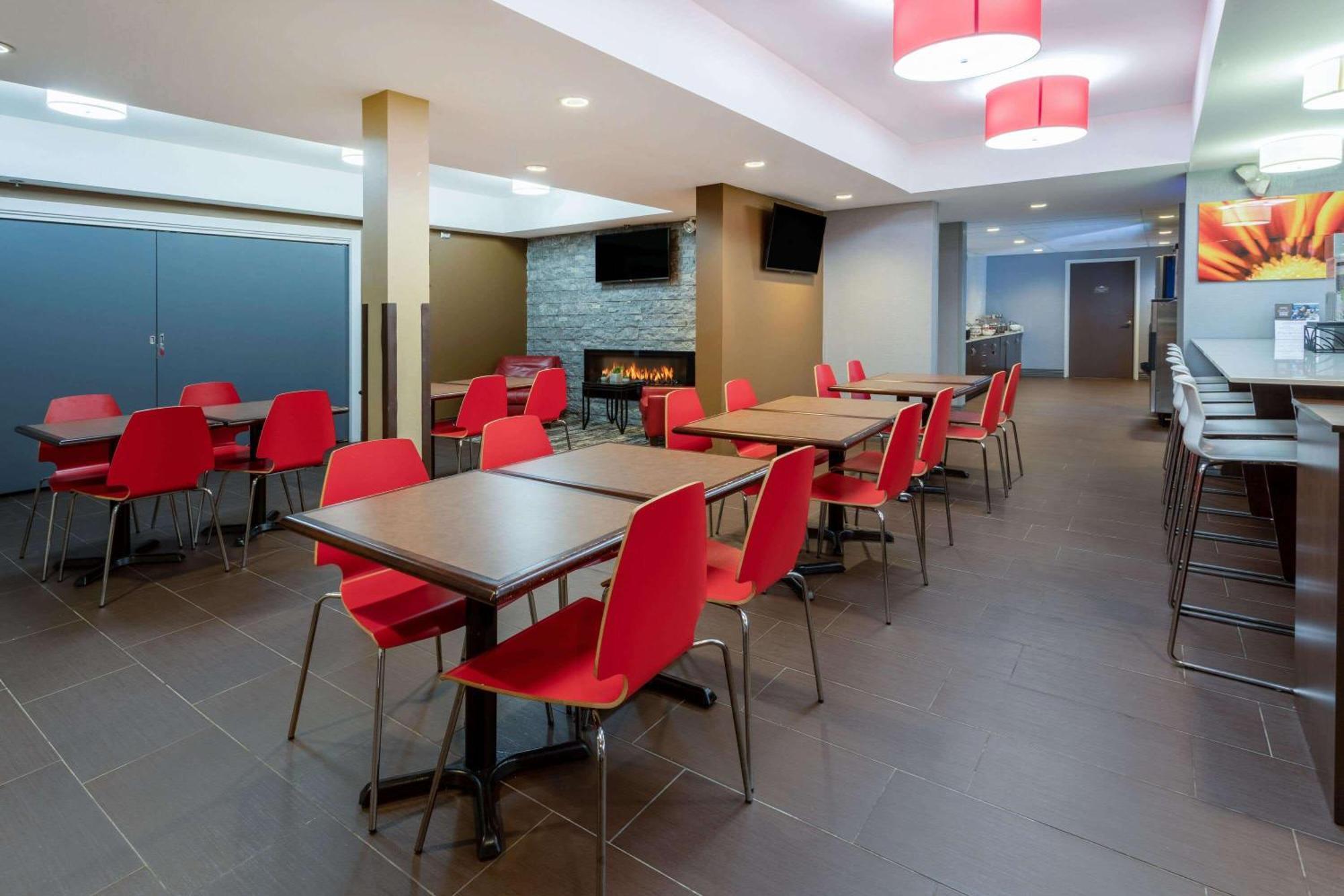 Microtel Inn & Suites By Wyndham - Timmins Exterior photo